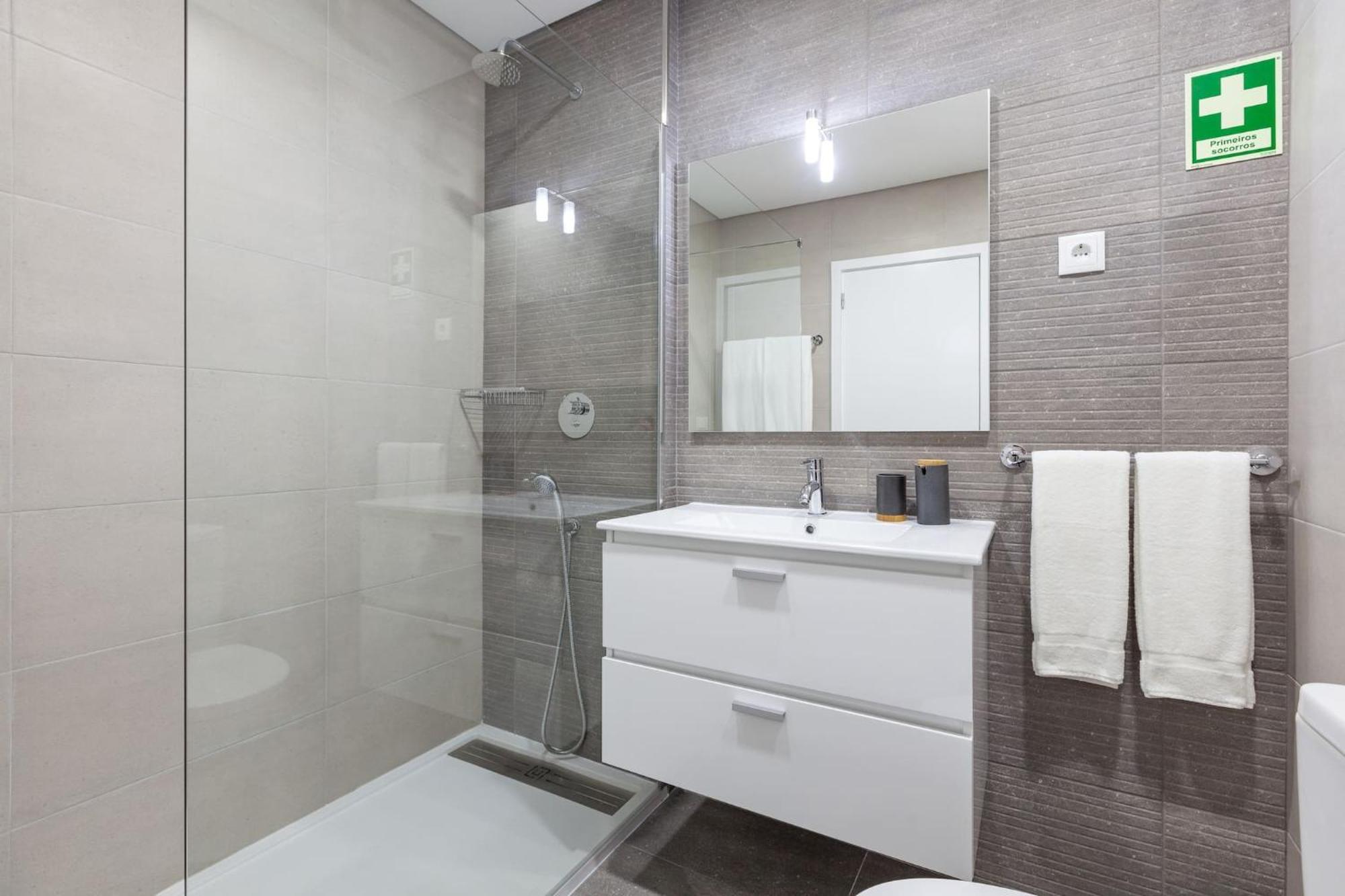 Liberta Lodge Apartment - Minho'S Guest Braga Bagian luar foto